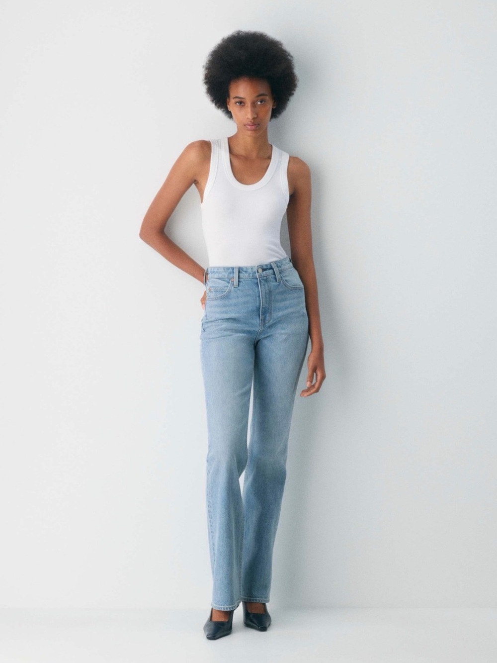 **NWT Aritzia Denim Forum The '90s Nina Hi-Rise Jeans โ Size 28**